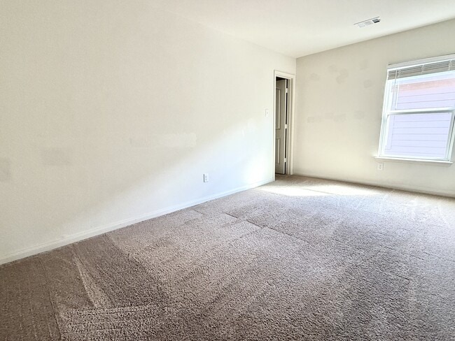 Building Photo - 1008 Riverdale Cove