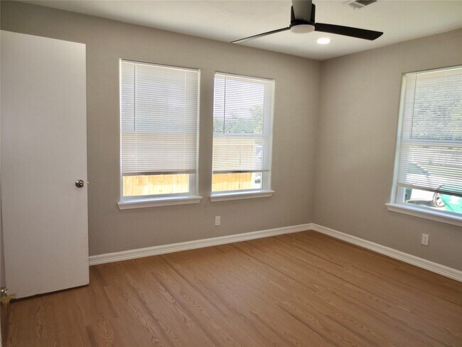 Building Photo - 2722 Parker Rd