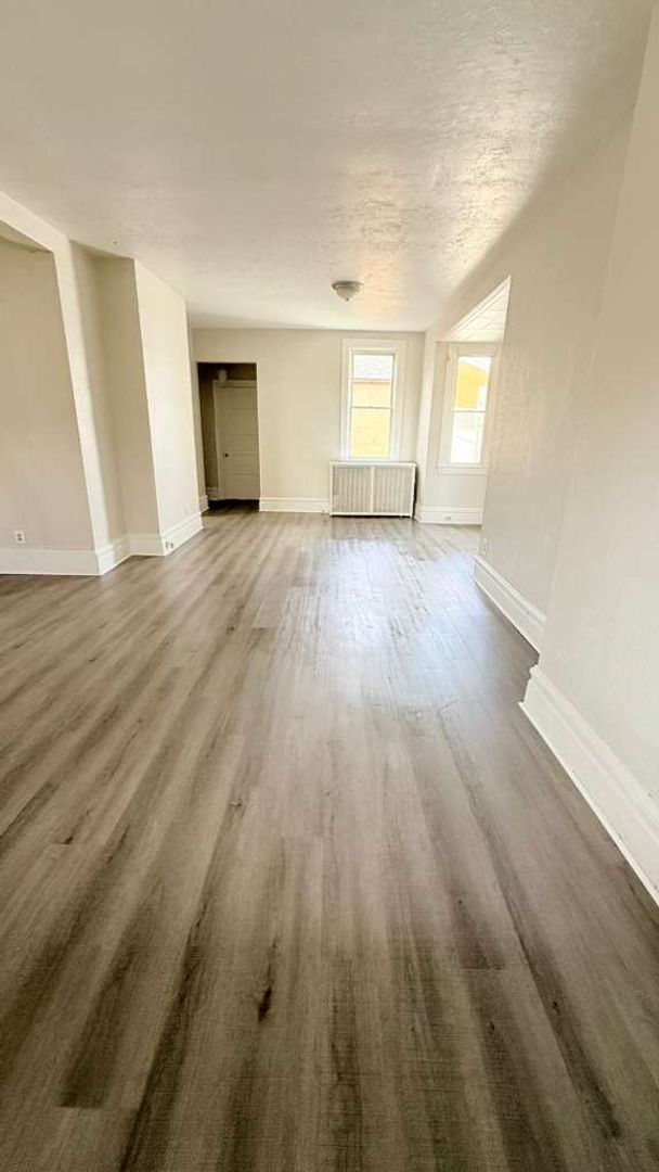 Building Photo - Spacious 4BR 1.5BA Single Family Home in Carrick