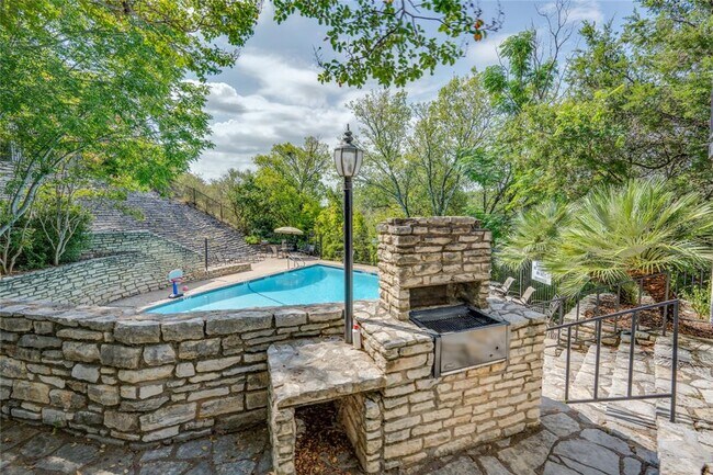 Building Photo - 6910 Hart Ln