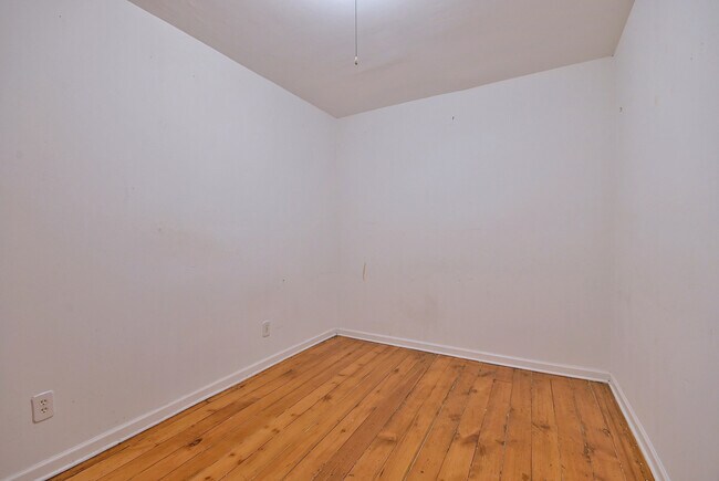 Building Photo - 2724 N Racine Ave