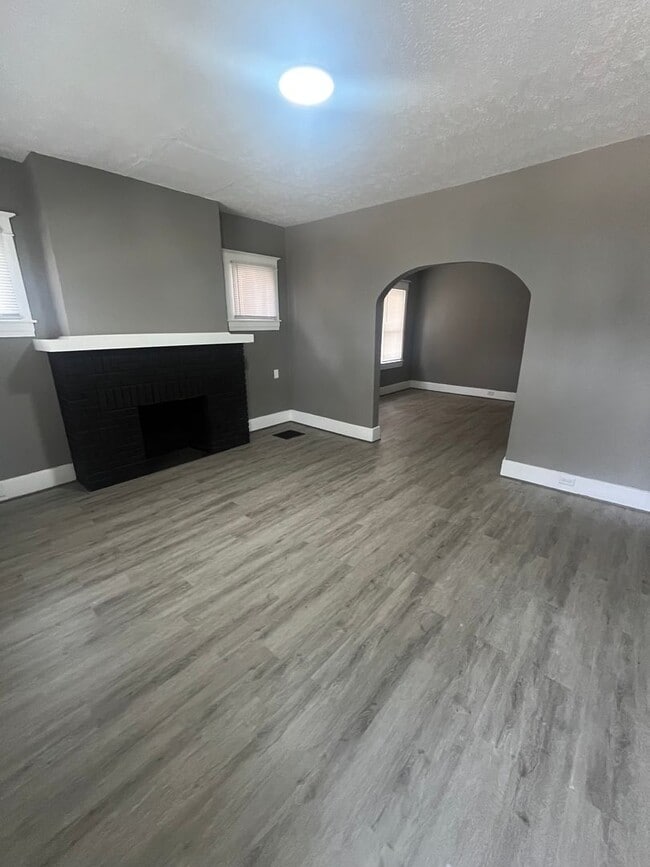 Building Photo - Gorgeous Updated 3 bedroom house!