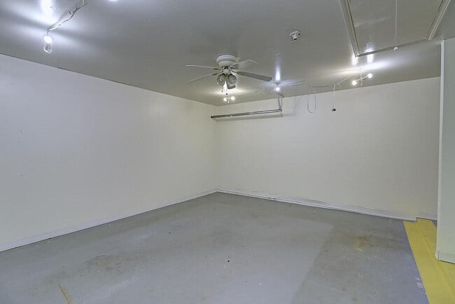 Building Photo - 7933 Elk Dr