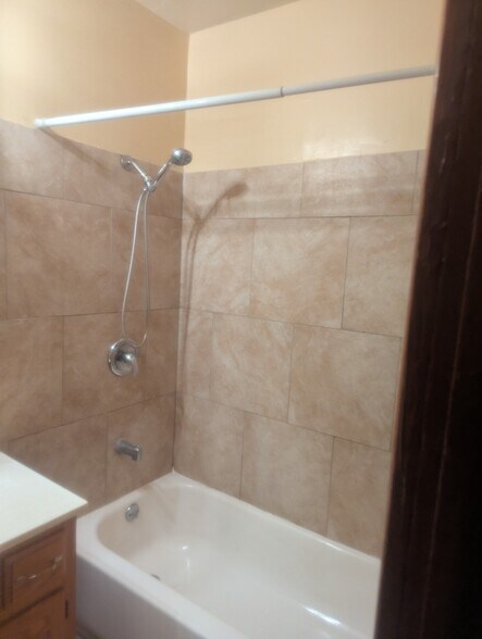 Full tub - 1722 S Ashland Ave