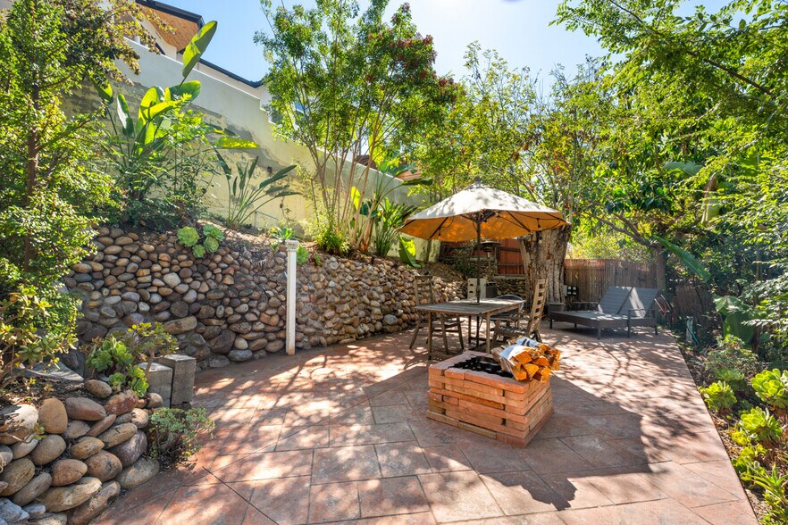 Building Photo - 5418 Siesta Dr