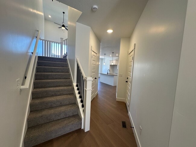Building Photo - 5260 Acacia Dr
