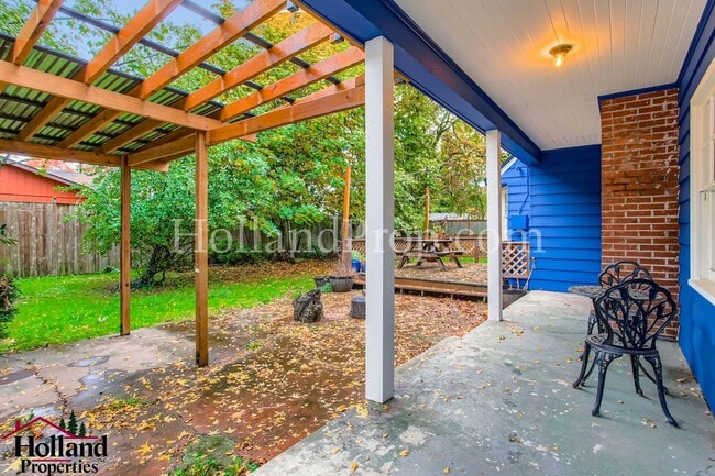 Building Photo - Spacious 3-Bedroom Hillsboro Home with Spa...