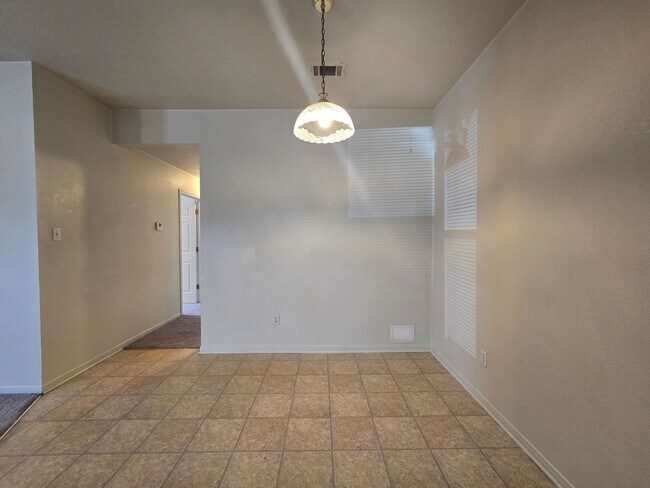 Building Photo - 2802 Lucille Dr