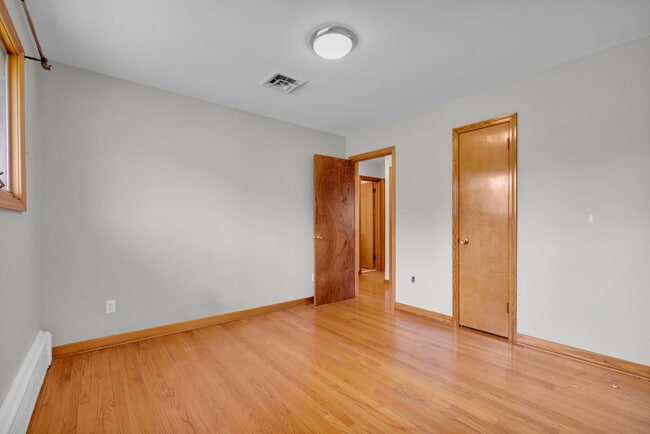 Building Photo - Charming 3-Bedroom Home in the Heart of Ca...