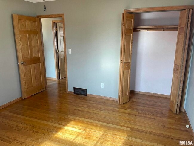 Building Photo - 2806 W 47th St