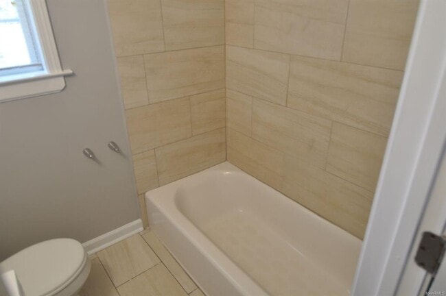 Building Photo - 716 W Edgemont Ave