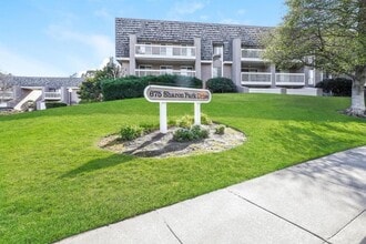 Building Photo - Gorgeous Remodeled 1BR Condominium in Sharon Heights