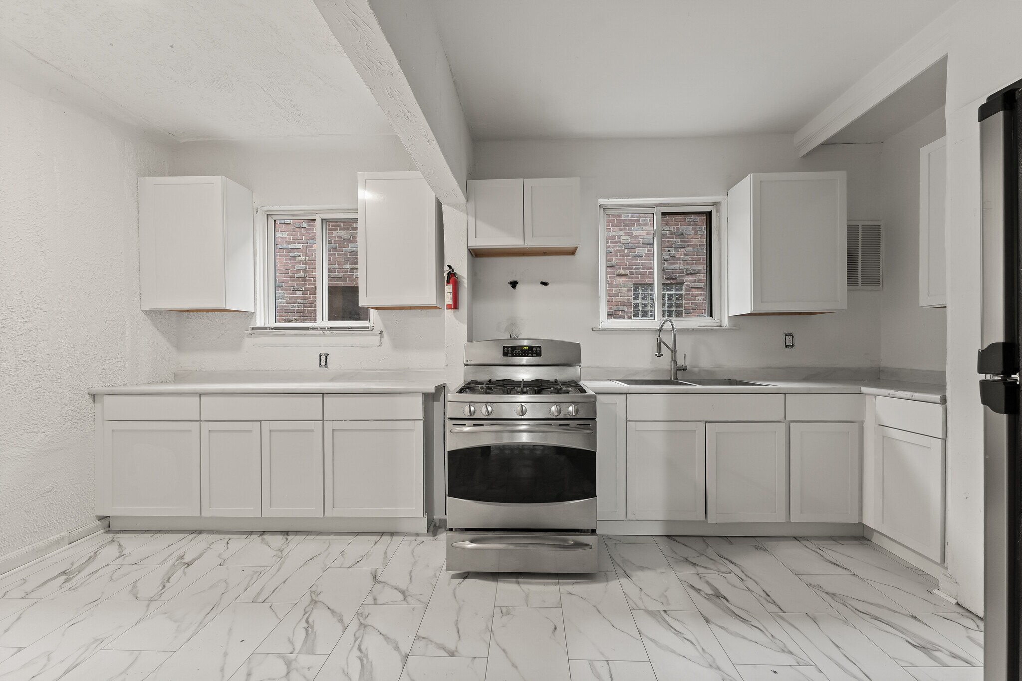 Building Photo - 17614 Roselawn St