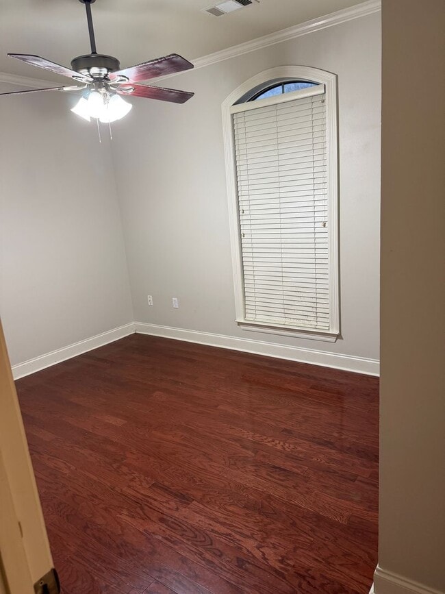 Building Photo - Live Oak Landing