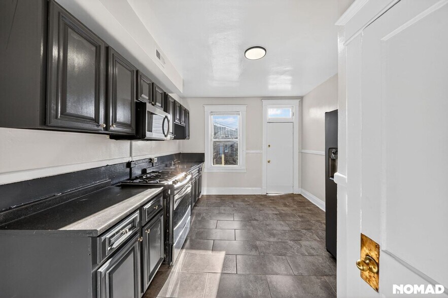 Building Photo - 3231 Phelps Ln