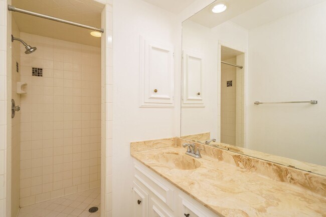 Building Photo - Fredericksburg_8415