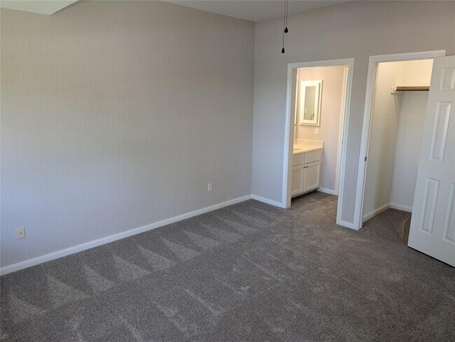 Building Photo - 3323 Scenic Elm St