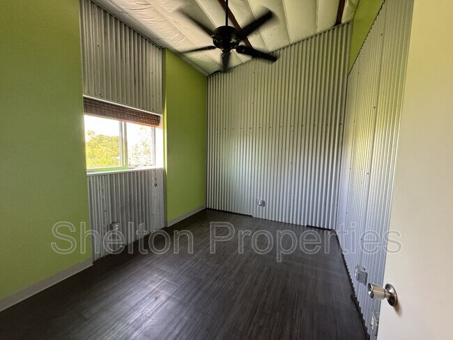 Building Photo - 2121 W Hayward Ave