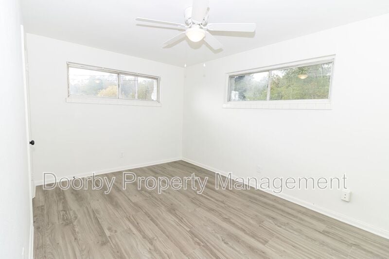 Building Photo - 513 Donaldson Rd