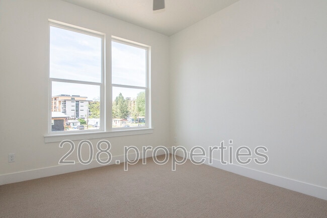 Building Photo - 486 E Violets Cv Ln