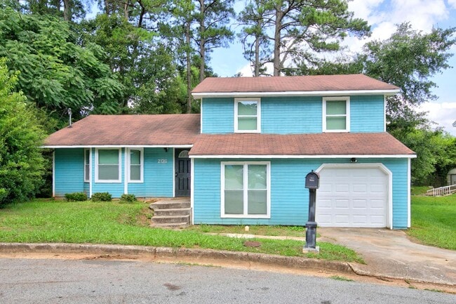 Building Photo - Renovated 3 bed/2 bath in Lithonia!
