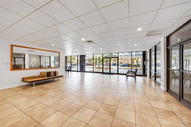 Building Photo - 6900 Bay Dr