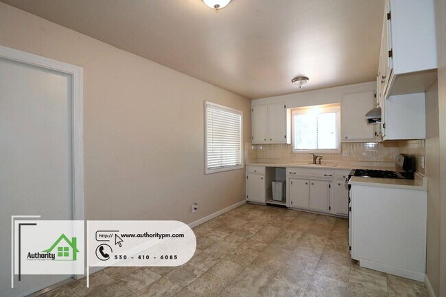 Building Photo - 2326 Corona St