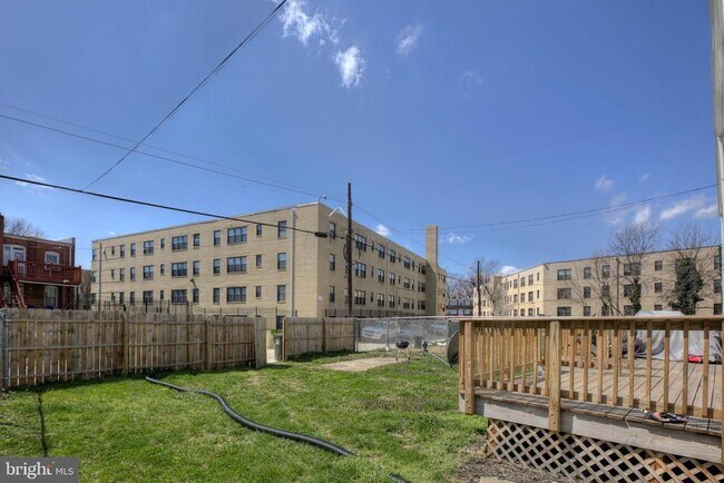 Building Photo - 257 Newcomb St SE