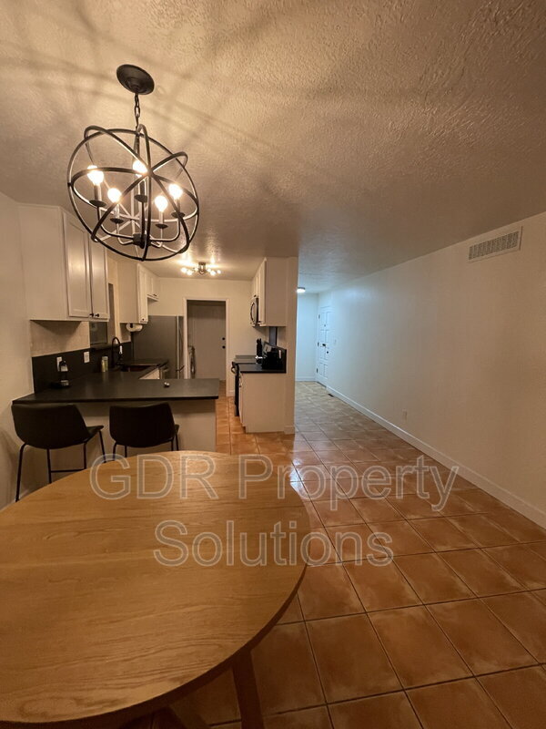 Primary Photo - 520 Ortiz Dr NE