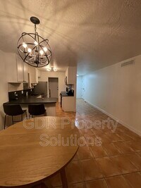 Building Photo - 520 Ortiz Dr NE