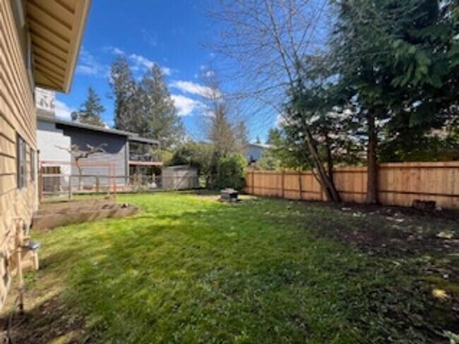 Building Photo - Gorgeous 4-Bd House | Huge Deck, Huge Fenced Yard, & Bonus Room!