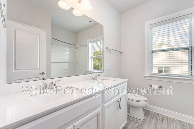 Building Photo - 209 Forsythia Ln