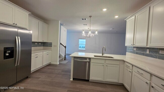 Building Photo - 644 Farmfield Dr