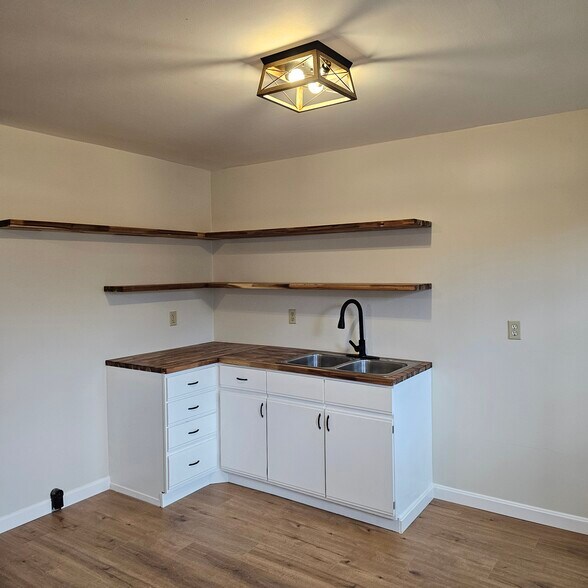 Building Photo - 43 W Main St