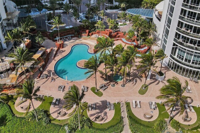 Building Photo - 18201 Collins Ave