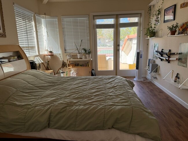 Building Photo - Beautiful 3 bed 3 bath townhome ready for move in!
