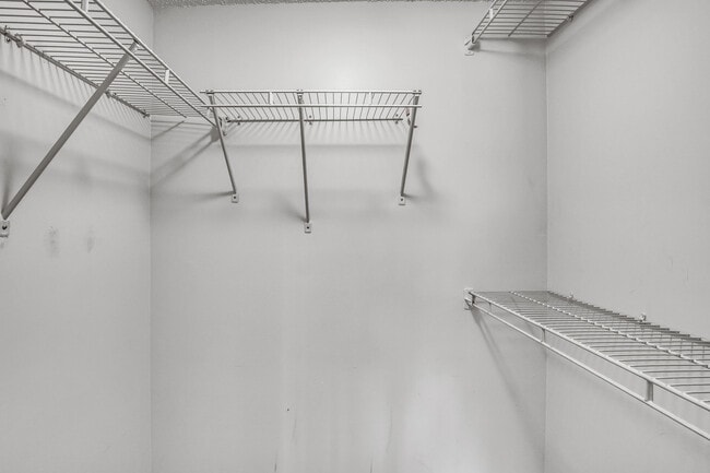 Building Photo - 4575 Lucerne Lakes Blvd W