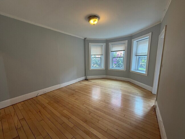 Building Photo - 15 Lynde St