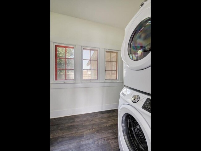 Building Photo - 903 Shoal Cliff Ct