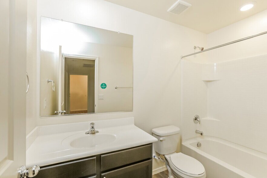 Building Photo - 25430 W Lamont Ave