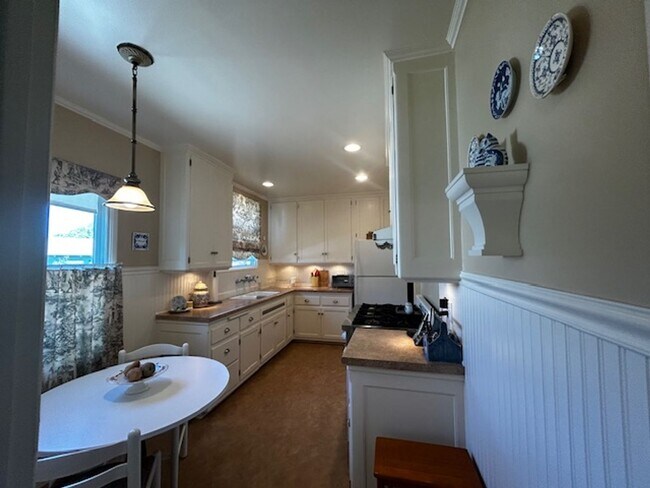 Building Photo - Charming San Roque Home on Quiet Cul de Sa...
