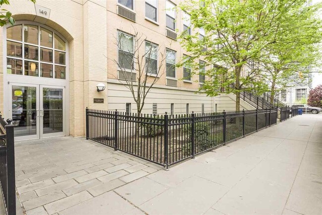 Building Photo - 149 Essex St