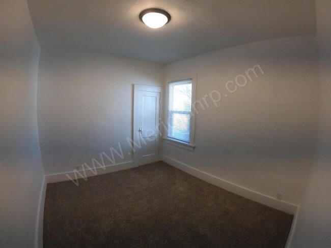 Building Photo - 452 E Wildwood Ave