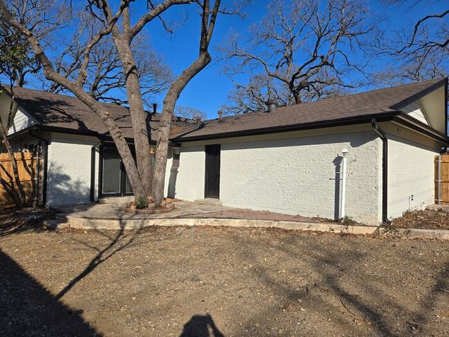 Building Photo - Charming house in Hurst Tx