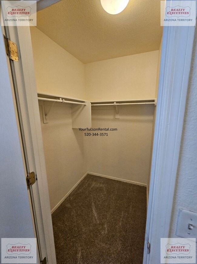 Building Photo - Midvale Park Home with 4 bedrooms and 2 baths