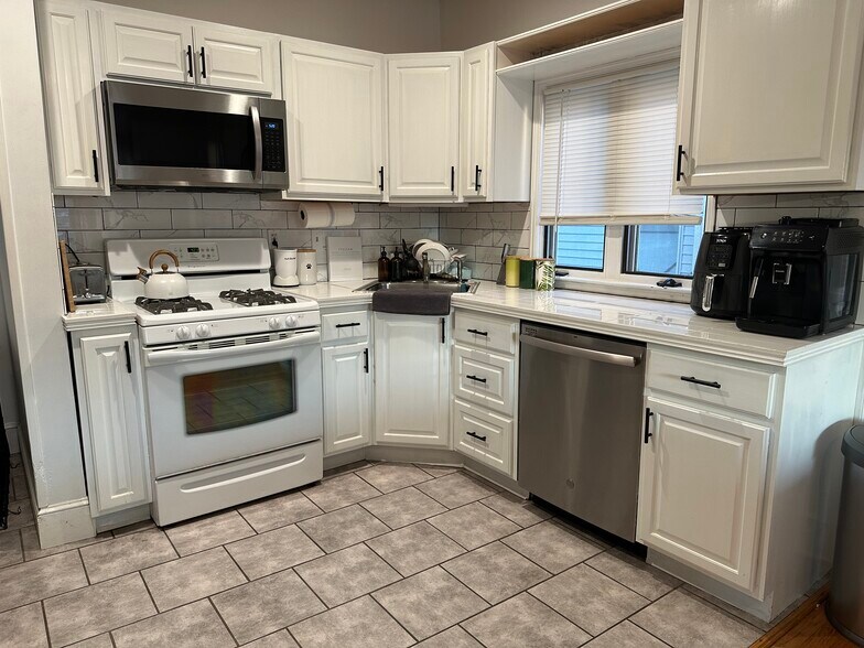 Building Photo - 311 Chandler St