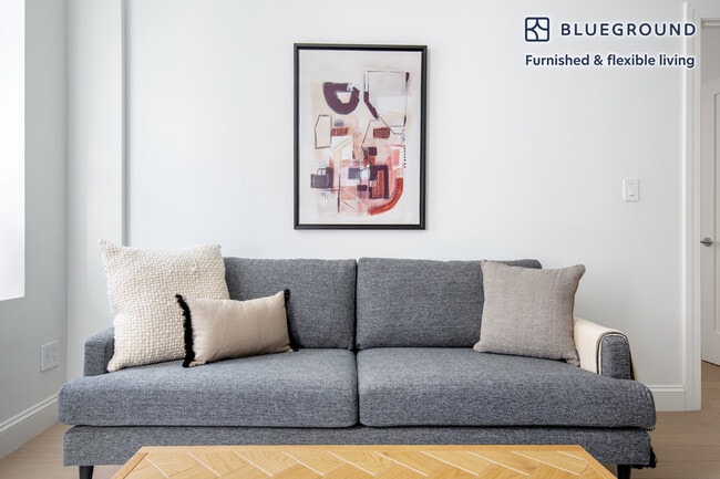 Building Photo - 915 West End Ave