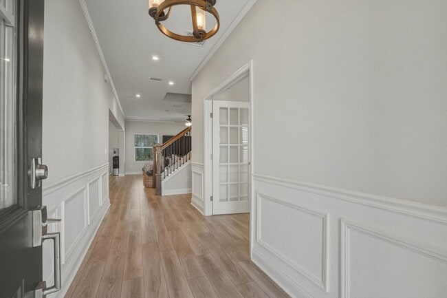 Building Photo - Beautiful Home