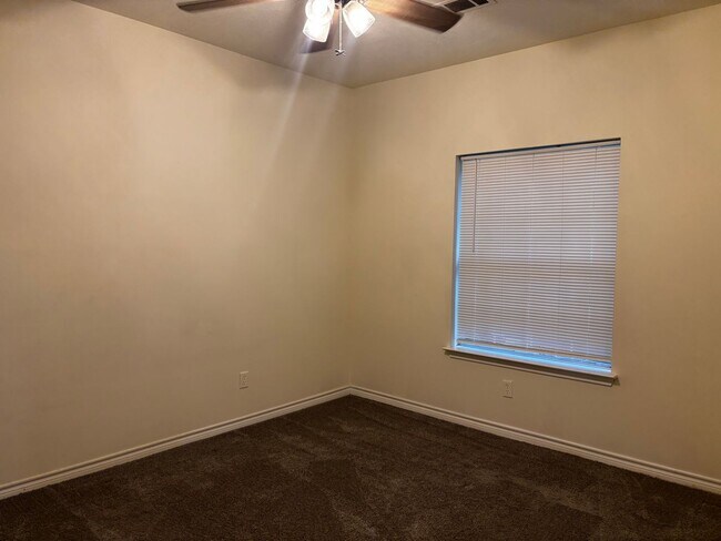 Building Photo - 103 Elkwood Cir
