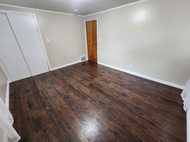 Building Photo - 49 Howard Ave